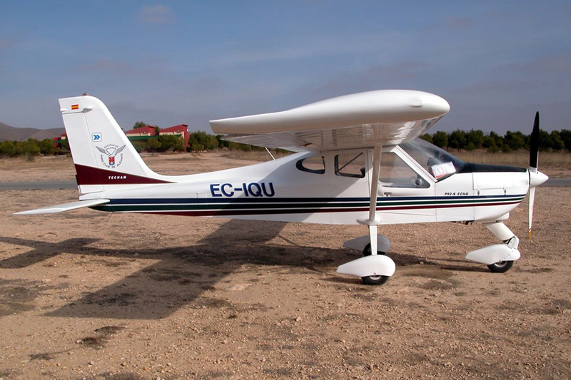 经典的飞行表演飞机泰克南P92JS