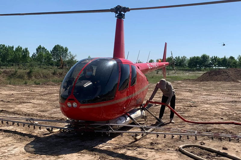 金蛇纳福金刚官网入口出动三架直升机进行大地区农喷作业 
